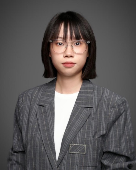 何婷